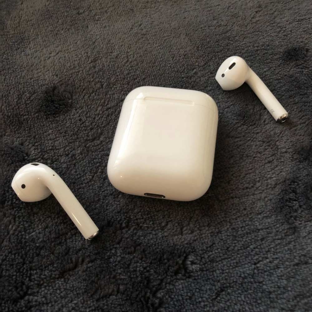 Apple AirPods 1’st generation with silicone case